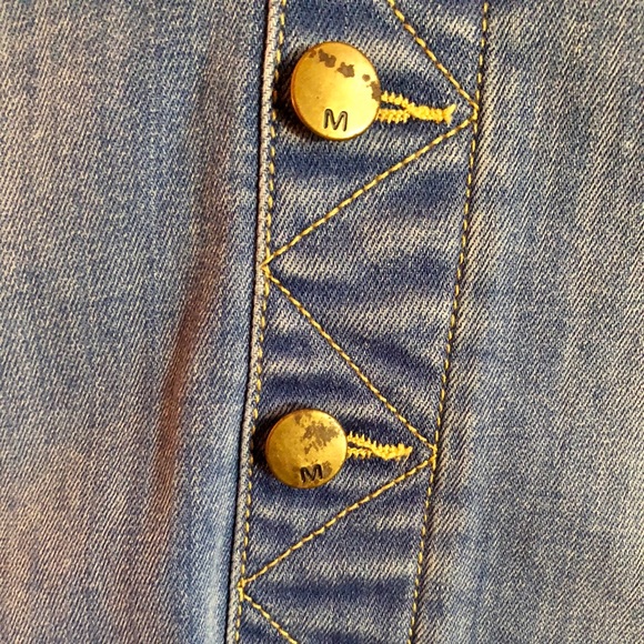 Cute Denim Skirt! - Picture 3 of 5